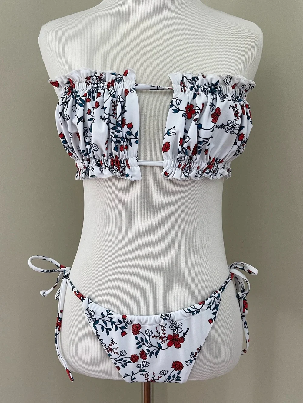 Zaful White Floral Bandeau Bikini with Red & Navy Accents Women’s S - US 4 EU 36
